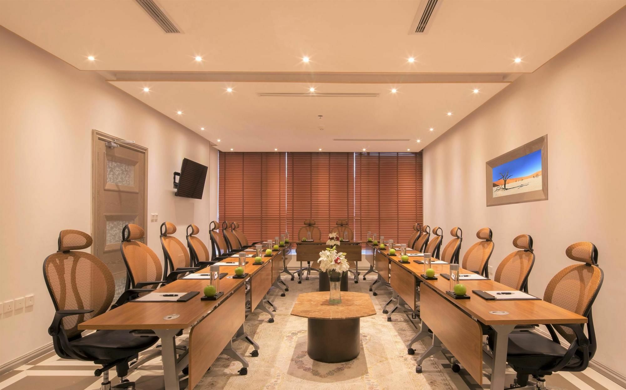 Al Ahsa Grand Serviced Apartment Al-Hofuf Exterior foto Meeting room