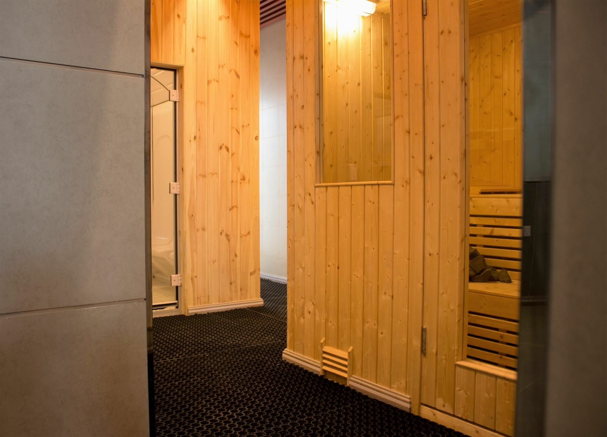 Al Ahsa Grand Serviced Apartment Al-Hofuf Exterior foto A modern Finnish sauna